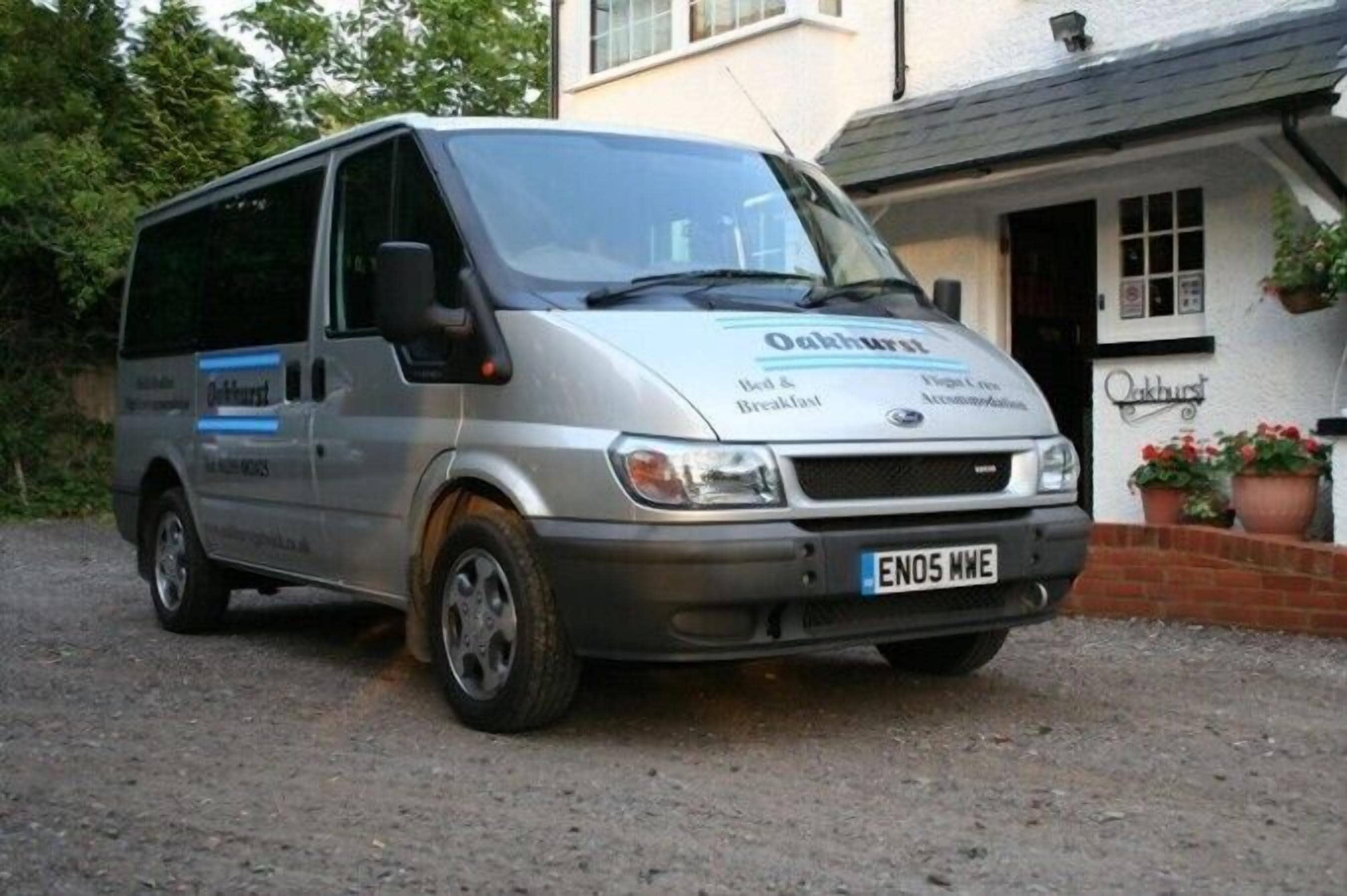 Photo - Oakhurst Gatwick Traditional B&B & bookable Holiday parking deals GATWICK transport