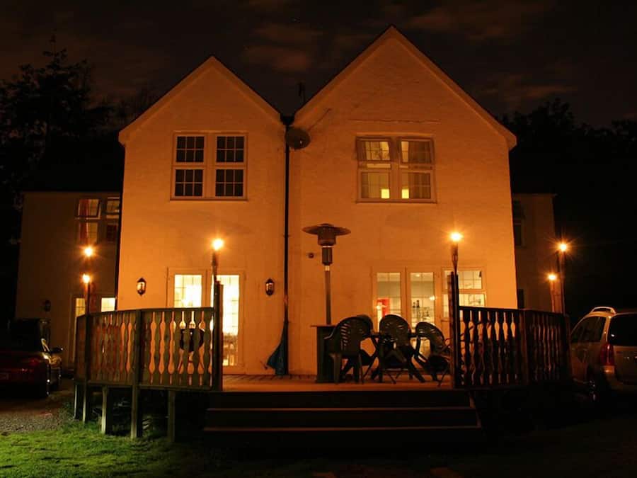 Facciata della struttura - sera/notte