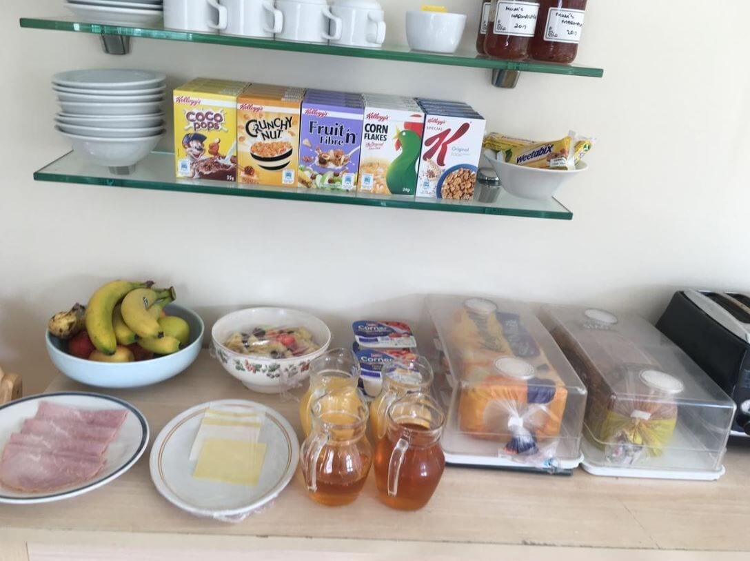 Photo - Oakhurst Gatwick Traditional B&B & bookable Holiday parking deals GATWICK transport