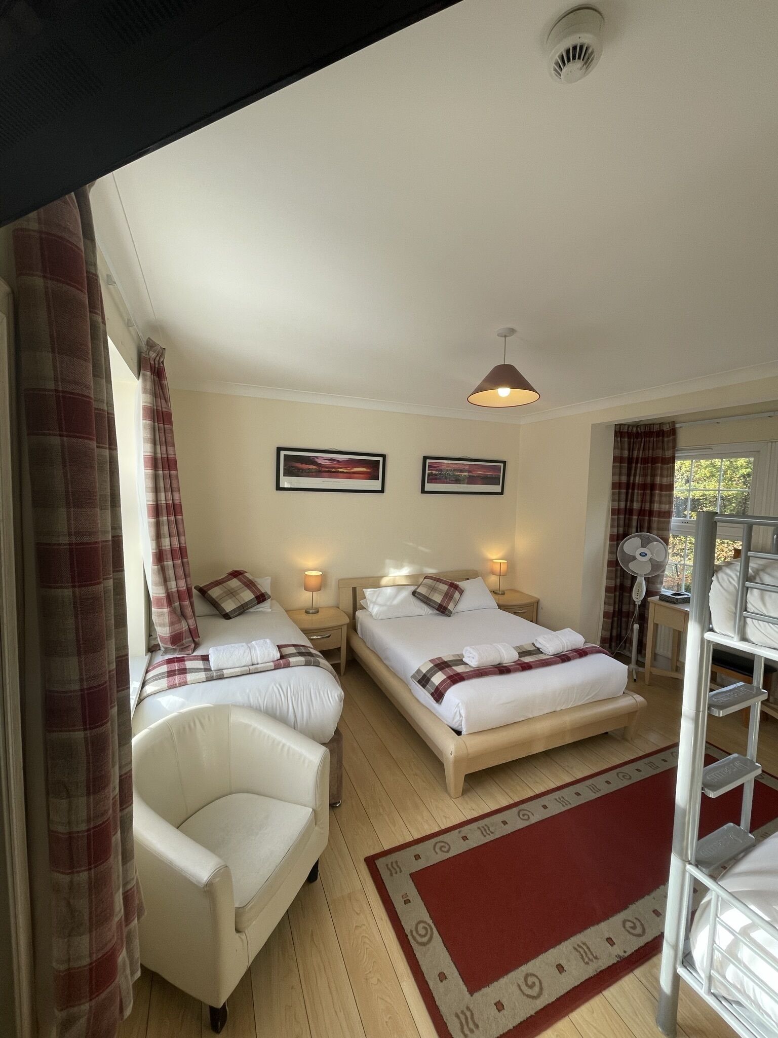 Photo - Oakhurst Gatwick Traditional B&B & bookable Holiday parking deals GATWICK transport