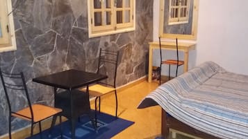 Minibar, caixa forta a l'habitació, decoració individual i escriptori