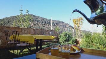 Breakfast, lunch, dinner served; Moroccan cuisine