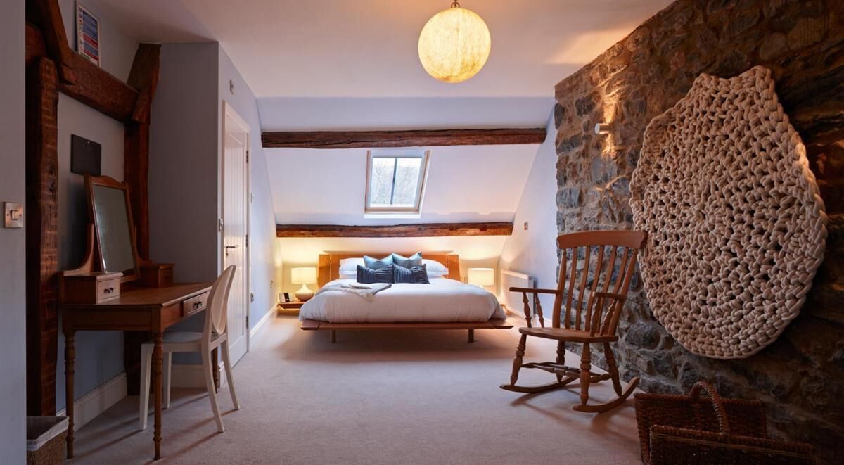 Skrivebord, strykejern/-brett, wi-fi (inkludert) og sengetøy