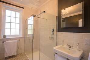Superior Suite, 1 King Bed, Ensuite, Garden View | Bathroom | Designer toiletries, hair dryer, towels - Downham Hall (Billericay)