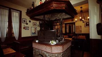 Breakfast and dinner served, local cuisine