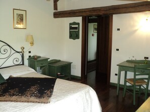 Habitación doble Deluxe | Ropa de cama de alta calidad, minibar, escritorio y wifi gratis