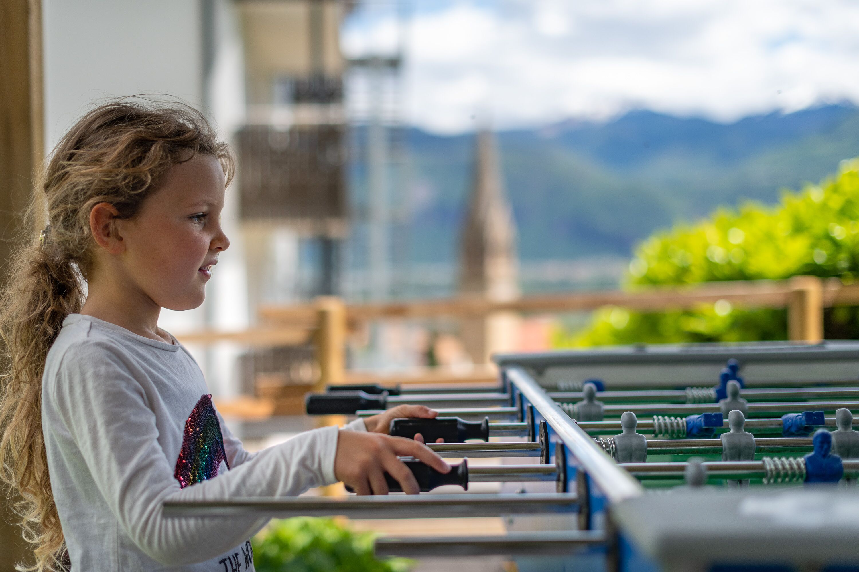 A person playing foosball.