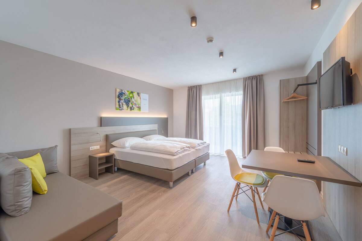 comfort studio, 1 bedroom | minibar, in-room safe, desk, blackout curtains