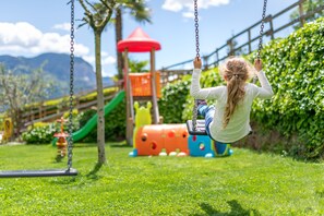 Area giochi per bambini (all'aperto)