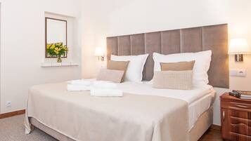 Standard Double Room | 1 bedroom, hypo-allergenic bedding, desk, laptop workspace