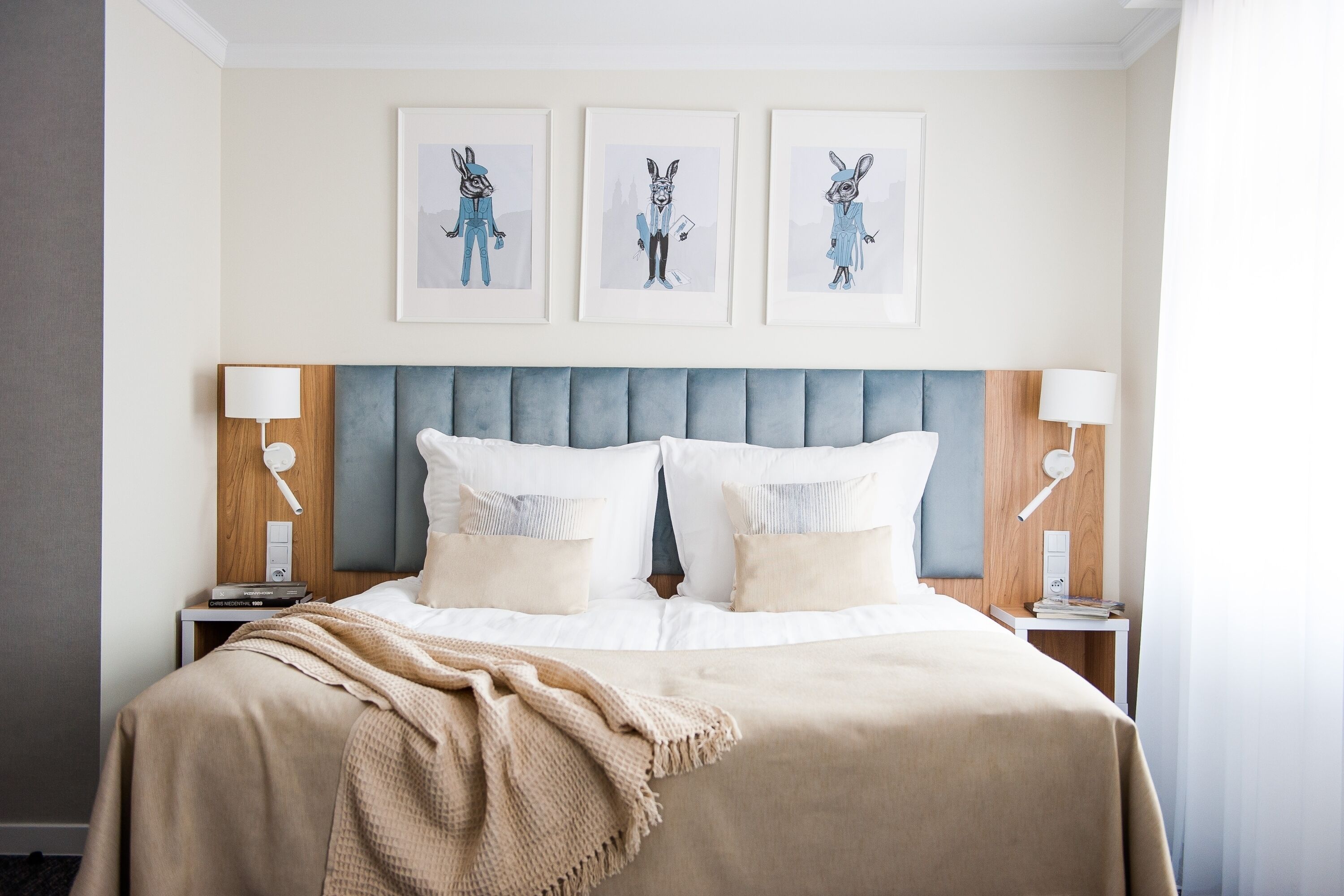 deluxe double room | bathroom | hair dryer, towels, soap, shampoo