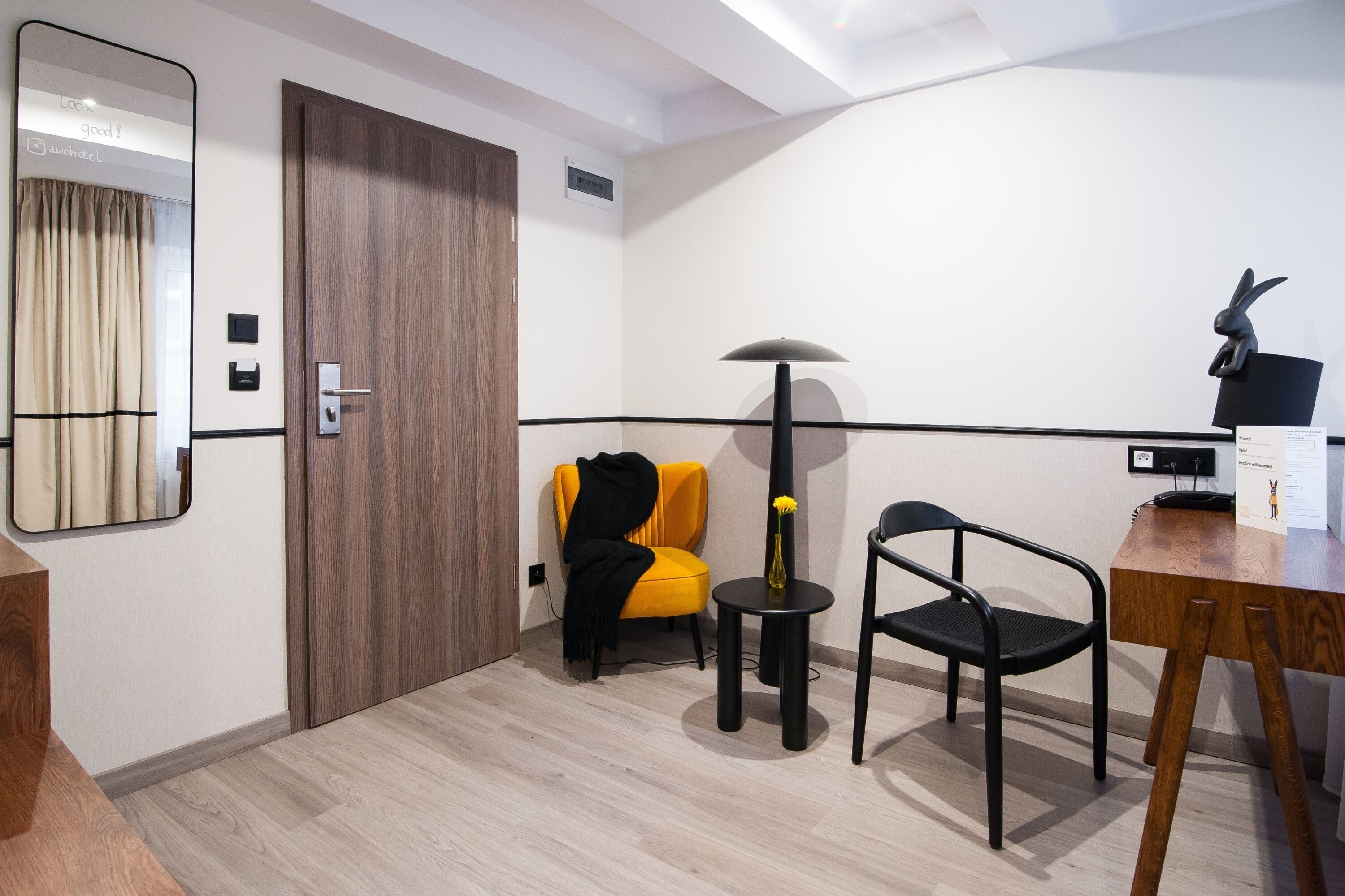 1 bedroom, hypo-allergenic bedding, desk, laptop workspace