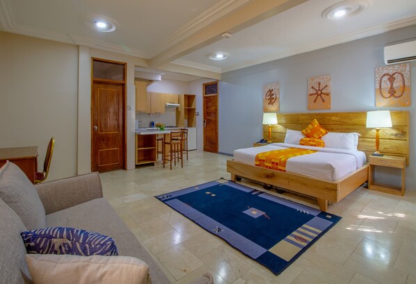 Minibar, desk, free WiFi, bed sheets - Central Hotel - Osu (Accra)