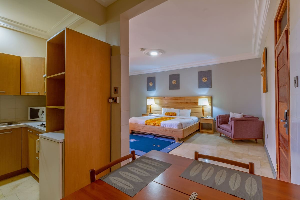 Habitación Deluxe, 1 cama Queen size, para no fumadores | Minibar, escritorio, wifi gratis y ropa de cama