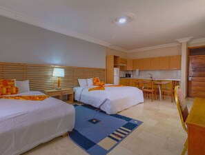 Minibar, desk, free WiFi, bed sheets - Central Hotel - Osu (Accra)