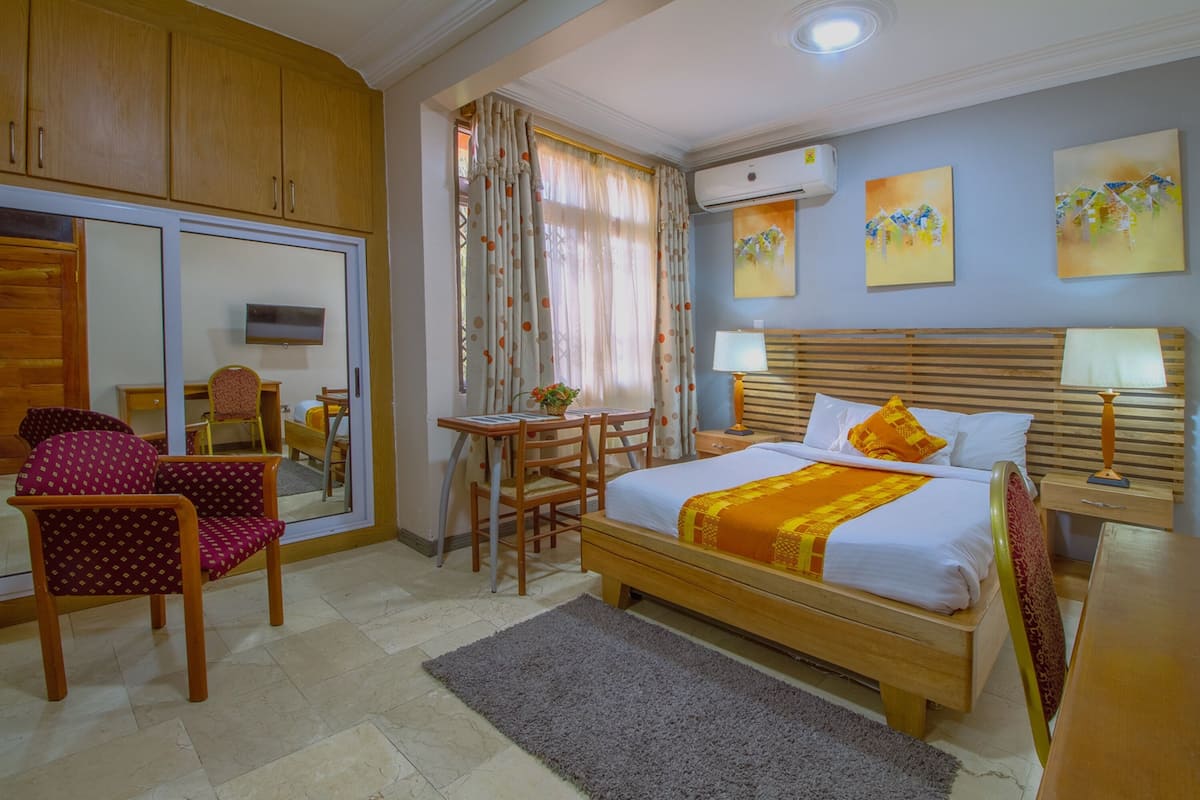 Habitación estándar, 1 cama matrimonial, para no fumadores | Minibar, escritorio, wifi gratis y ropa de cama