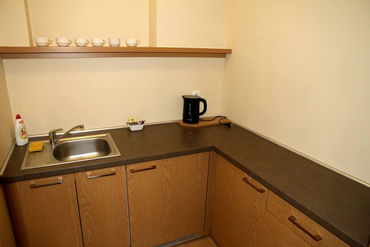 standard studio | private kitchenette | coffee/tea maker, electric kettle