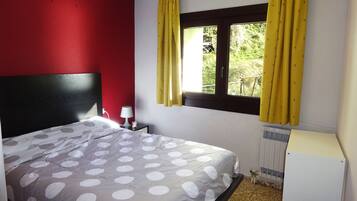 Apartemen Basic, 2 kamar tidur | Wi-Fi (biaya tambahan) dan seprai linen