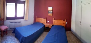Eenvoudig appartement, 2 slaapkamers | Wifi (toeslag), beddengoed
