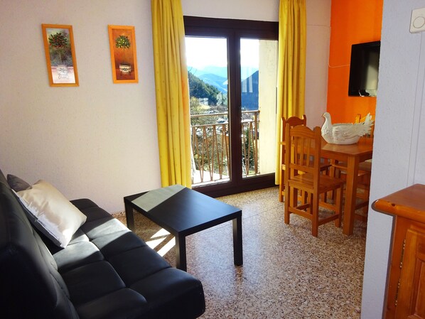 Huoneisto, 1 makuuhuone | Olohuone | Televisio