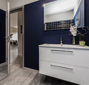 Bathroom sink - Innapartments - Passos Manuel (Porto)