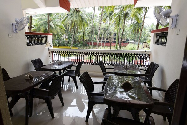 Dining - OYO 9741 Triple Beach Guest House (Benaulim)