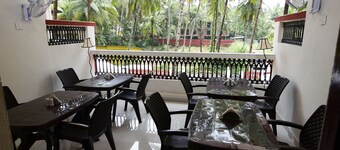 OYO 9741 Triple Beach Guest House