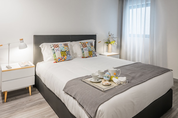 Sistema de insonorización y tabla de planchar con plancha