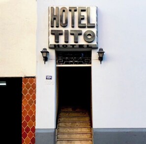 Front of property - Hotel Tito (Arequipa)