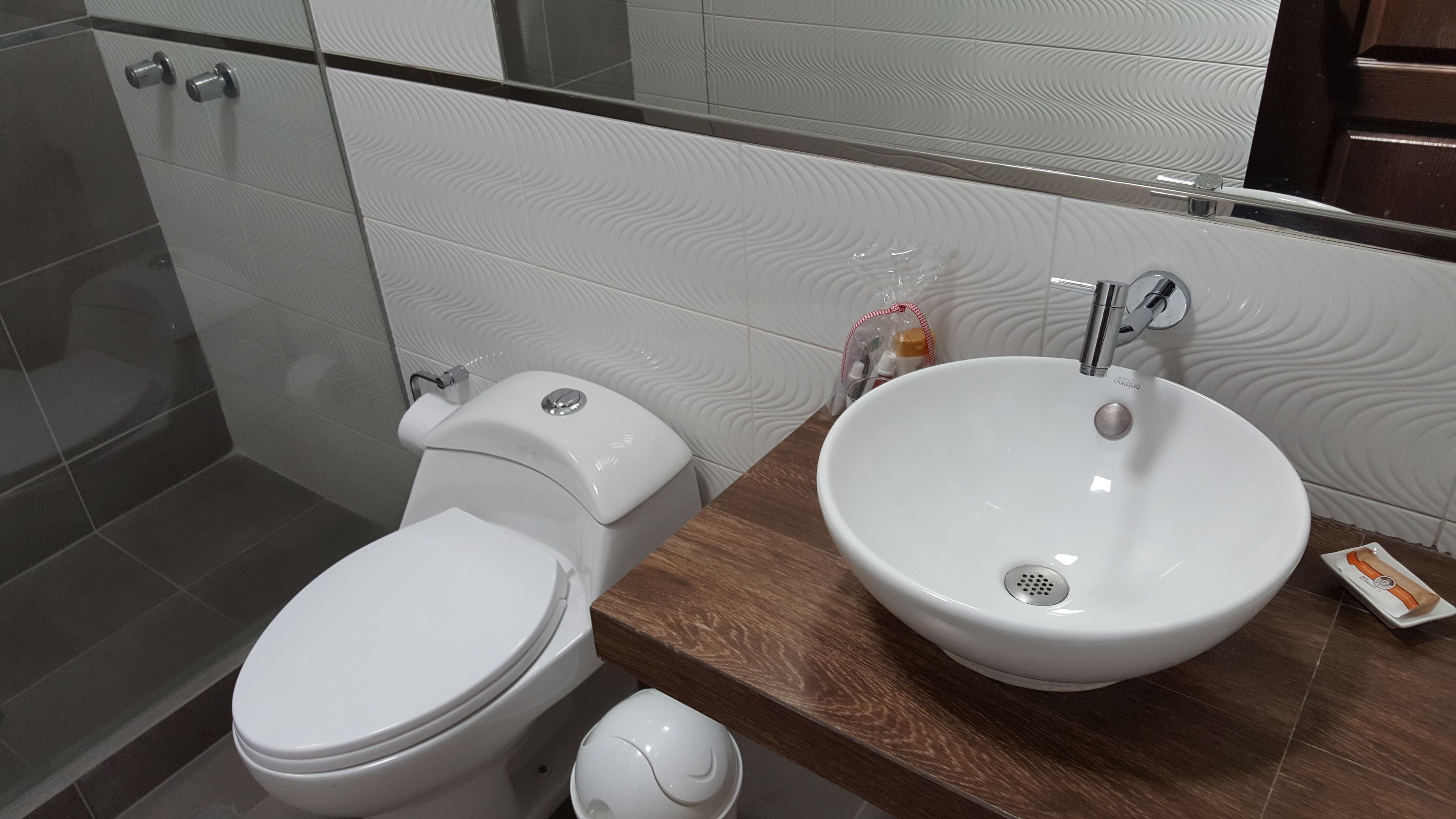 shower, free toiletries, towels