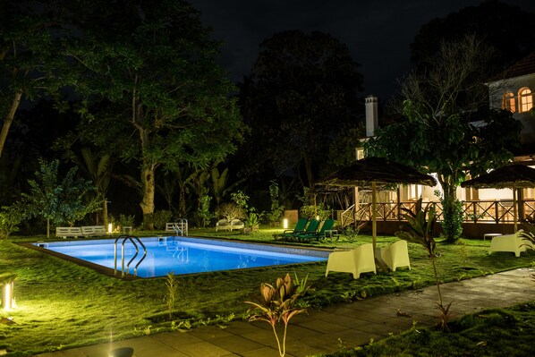 Front of property – evening/night - Roça Santo António Ecolodge Hotel (Santana)