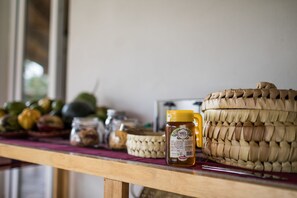 Free daily buffet breakfast  - Roça Santo António Ecolodge Hotel (Santana)