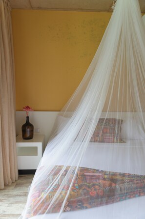 Quarto solteiro superior, 1 quarto | Comodidades do quarto