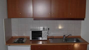 Double Room, Kitchenette, Hill View | Private kitchenette