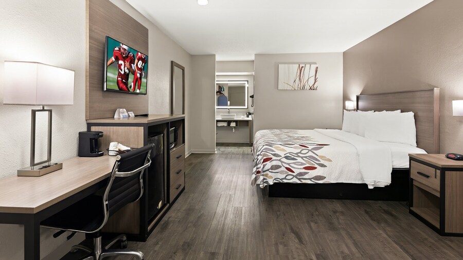 Red Roof Inn & Suites Monroe, NC