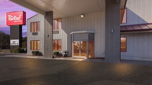 A Red Roof Inn & Suites with a modern design, featuring a prominent Red Roof sign, large windows, and a welcoming entrance. - Red Roof Inn & Suites Monroe, NC (Monroe)