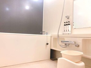 Free toiletries, slippers - Hotel Shin Osaka (Osaka)