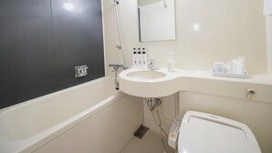 A modern bathroom with a bathtub, a sink, and a toilet. - Hotel Shin Osaka (Osaka)