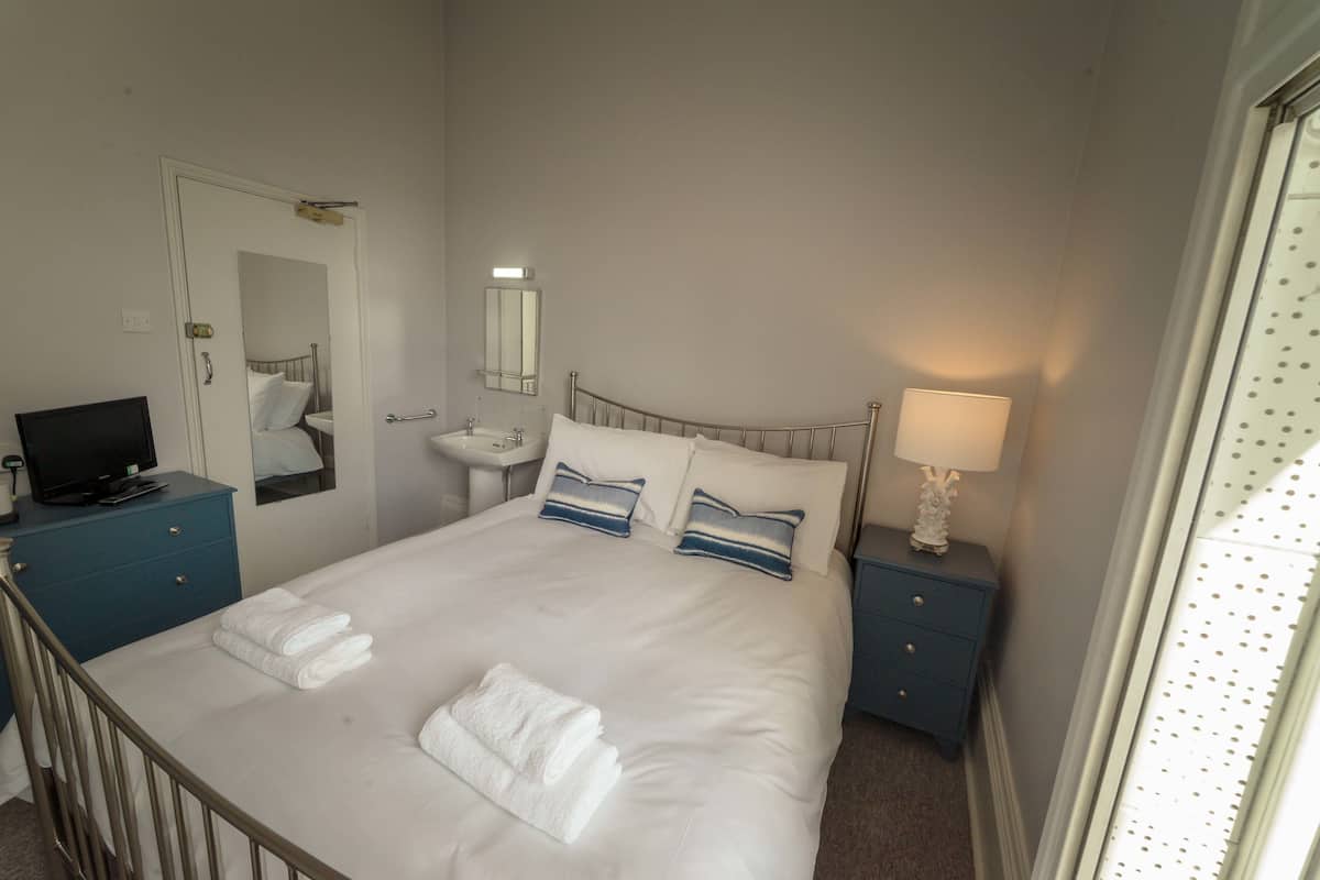 Habitación doble estándar, baño compartido | Wifi gratis y ropa de cama