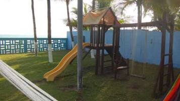 Área de juegos infantiles al aire libre