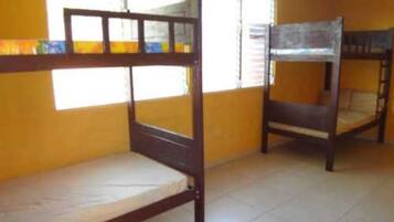 Asrama Umum Standar, 5 kamar tidur | Meja kerja, setrika/meja setrika, dan Wi-Fi (biaya tambahan)