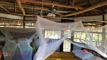 Cabane, 1 chambre, vue fleuve, cÎté montagne