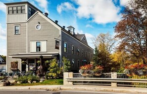 Exterior - Auberge Sutton Brouerie (Sutton)