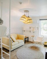 Sistema de insonorización, tabla de planchar con plancha y wifi gratis 