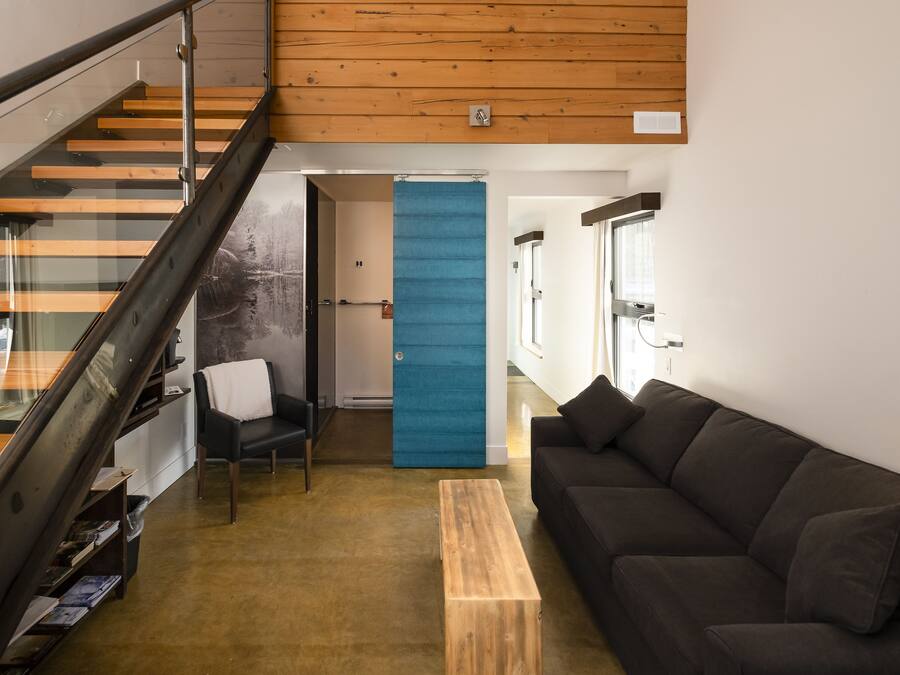 Sistema de insonorización, tabla de planchar con plancha y wifi gratis