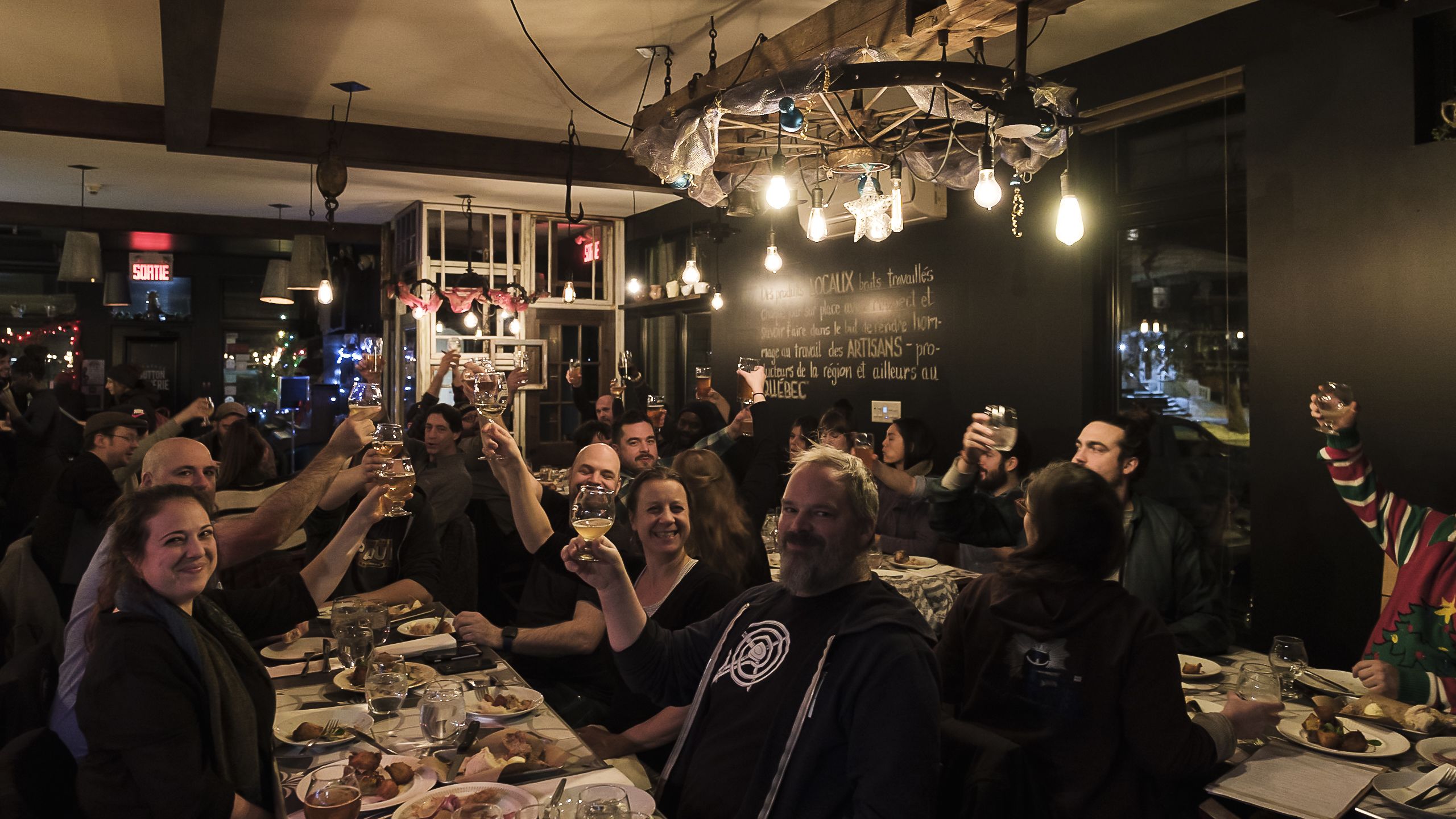 ランチ、ディナーに営業