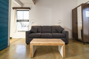 Superior Suite, Ensuite | Soundproofing, iron/ironing board, free WiFi, bed sheets - Auberge Sutton Brouerie (Sutton)