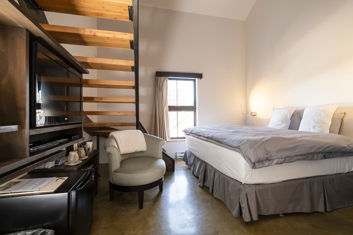 Soundproofing, iron/ironing board (on request), WiFi (free), bed sheets