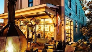 A two-story building with a sign reading "Sitting Duck Brewery". - Auberge Sutton Brouerie (Sutton)