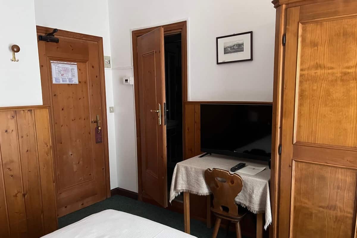 Habitación individual básica | Escritorio, wifi gratis, ropa de cama